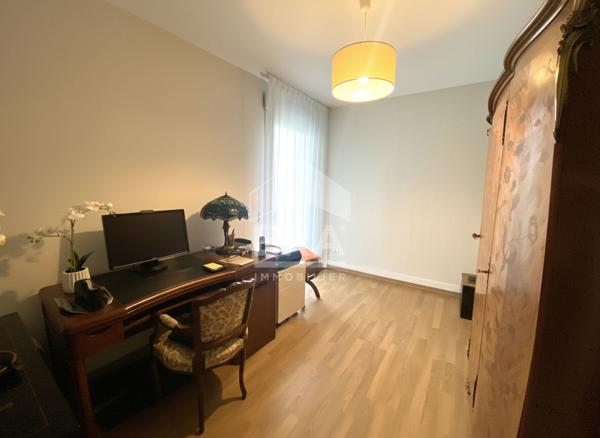 PAU -  Appartement T3  de 69 m2  avec place de parking