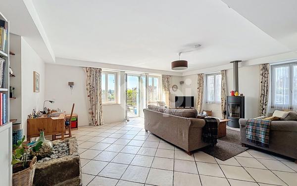 Maison à vendre    10 pièces • 290 m2 Saint-Jean-de-Gonville