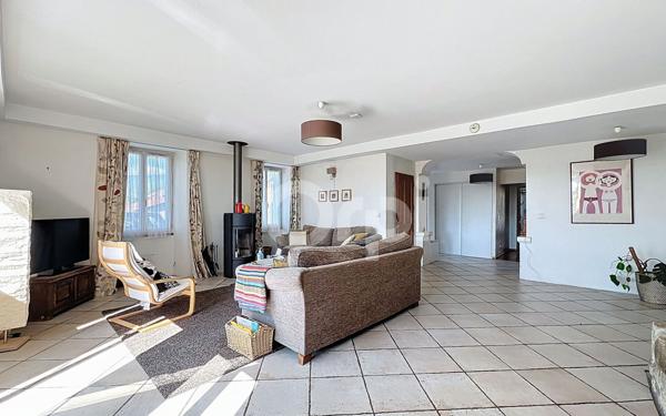 Maison à vendre    10 pièces • 290 m2 Saint-Jean-de-Gonville