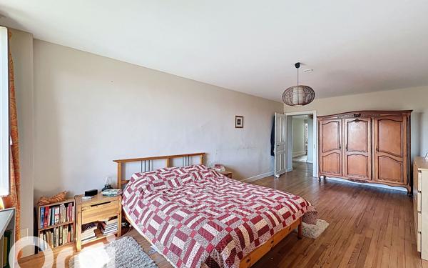 Maison à vendre    10 pièces • 290 m2 Saint-Jean-de-Gonville