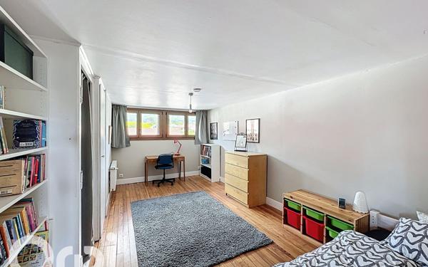 Maison à vendre    10 pièces • 290 m2 Saint-Jean-de-Gonville