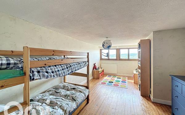 Maison à vendre    10 pièces • 290 m2 Saint-Jean-de-Gonville