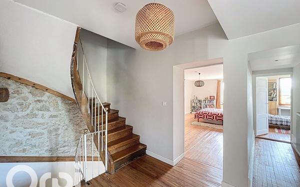 Maison à vendre    10 pièces • 290 m2 Saint-Jean-de-Gonville