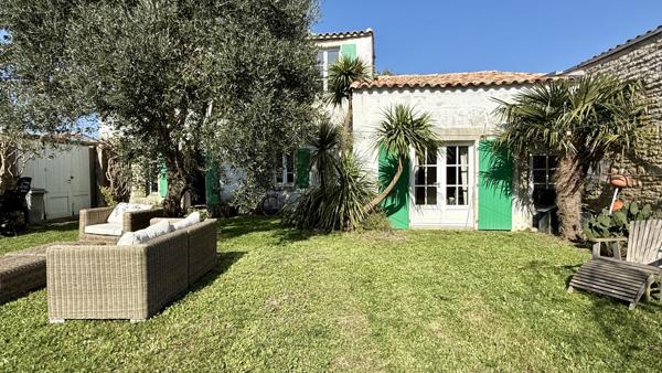 Maison centre village de Loix