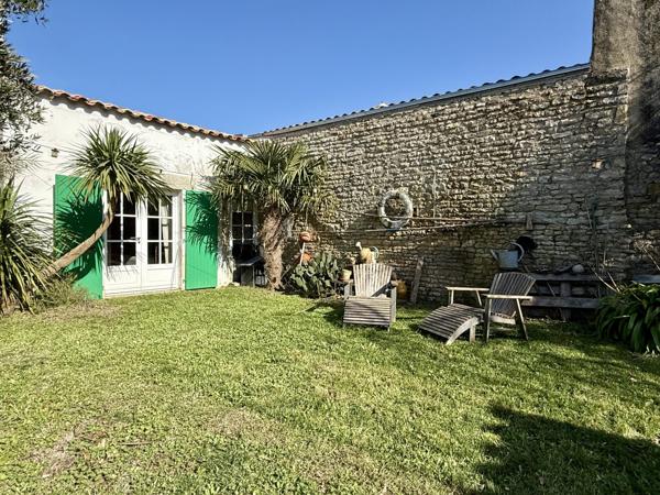 Maison centre village de Loix