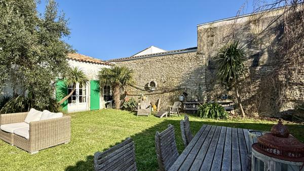 Maison centre village de Loix