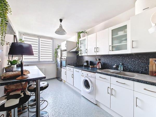 T5 99 m² environ – DPE C, 4 chambres, box, cave