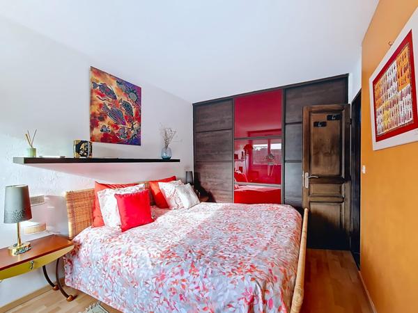 T5 99 m² environ – DPE C, 4 chambres, box, cave