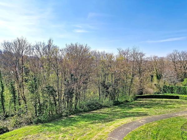 T5 99 m² environ – DPE C, 4 chambres, box, cave