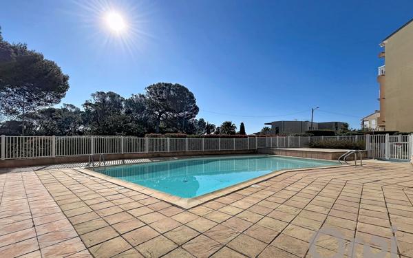 Appartement à vendre    1 pièce •  Fréjus