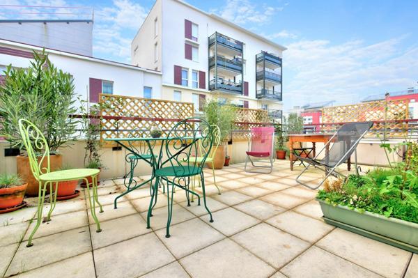 Appartement 3 pièces, 2 chambres de 57m² avec terrasse 24m² et parking