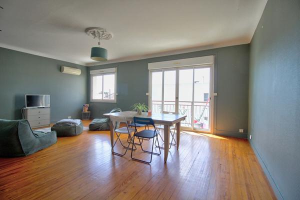 AGEN - Appartement lumineux de type 5 de 128 m² avec balcon quartier proche de toutes les commodités.