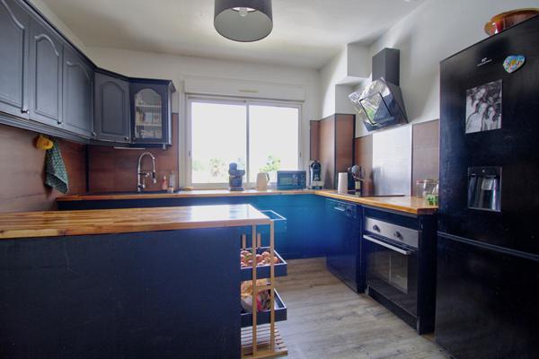 AGEN - Appartement lumineux de type 5 de 128 m² avec balcon quartier proche de toutes les commodités.