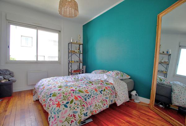 AGEN - Appartement lumineux de type 5 de 128 m² avec balcon quartier proche de toutes les commodités.