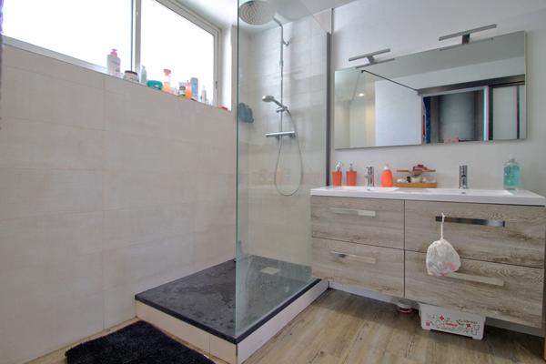 AGEN - Appartement lumineux de type 5 de 128 m² avec balcon quartier proche de toutes les commodités.