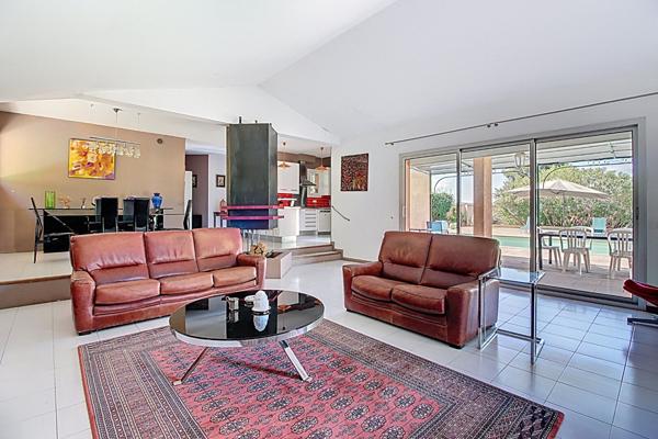 Grande maison familiale avec piscine, rangements et logement secondaire