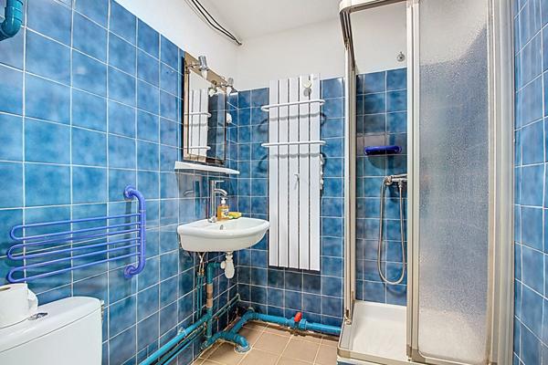 Grande maison familiale avec piscine, rangements et logement secondaire