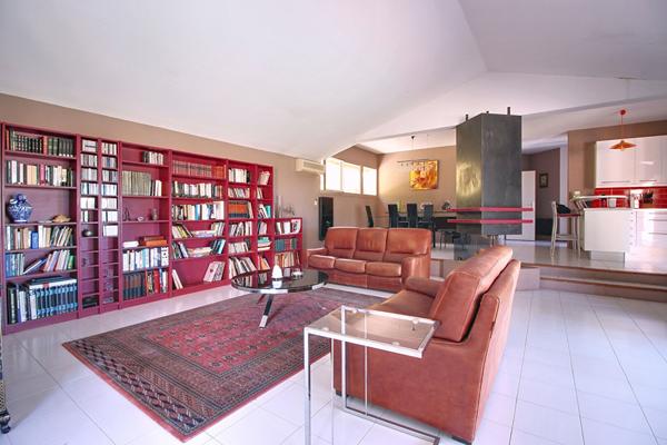 Grande maison familiale avec piscine, rangements et logement secondaire