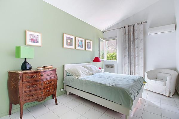 Grande maison familiale avec piscine, rangements et logement secondaire