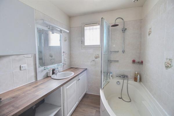 Marignane, Maison Type 4 d'environ 88 m² sur une parcelle de 260 m² + grand garage