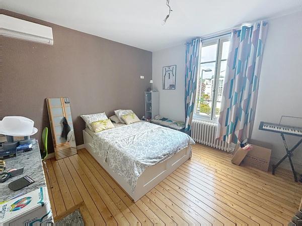 Maison à vendre 9 pièces jardin, pisine, garage district de REIMS (51)