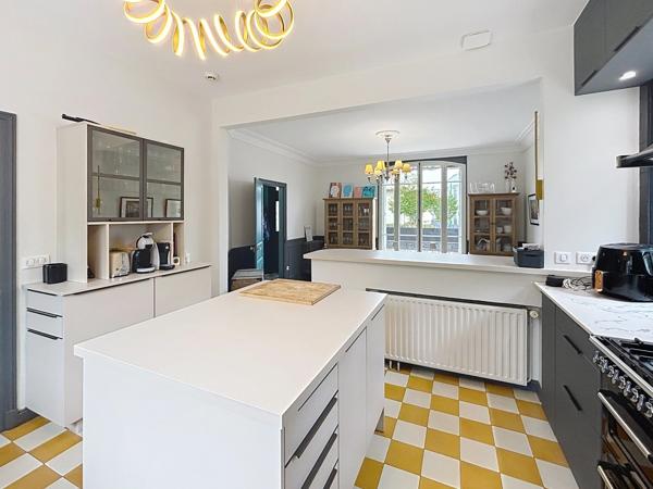Maison à vendre 9 pièces jardin, pisine, garage district de REIMS (51)