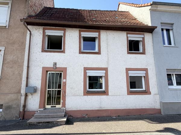 Maison de 83,17 m² habitables sur 2 niveaux avec un petit jardin 139 728 €