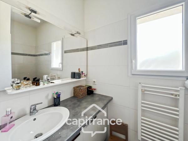 Maison récente de 4 pièces, environnement agréable, jardin, garage,carport