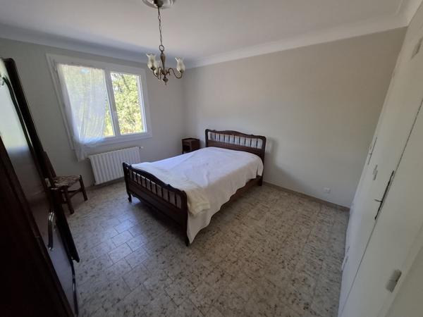 Maison provençale 4 pièces, 84 m² avec travaux sur terrain de 2195 m²