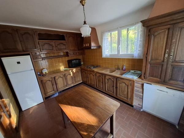 Maison provençale 4 pièces, 84 m² avec travaux sur terrain de 2195 m²