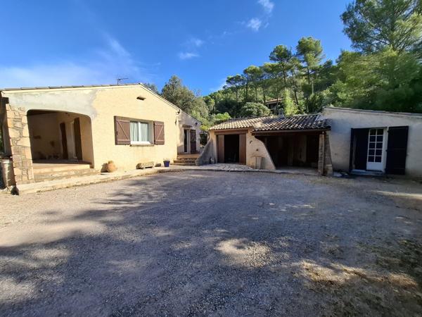 Maison provençale 4 pièces, 84 m² avec travaux sur terrain de 2195 m²
