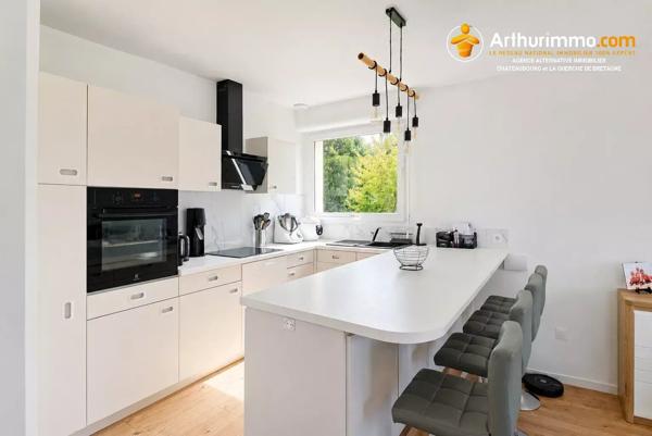 Vente                                                      Maison
                        
                     5 pièces                      155 m2                     à Châteaubourg