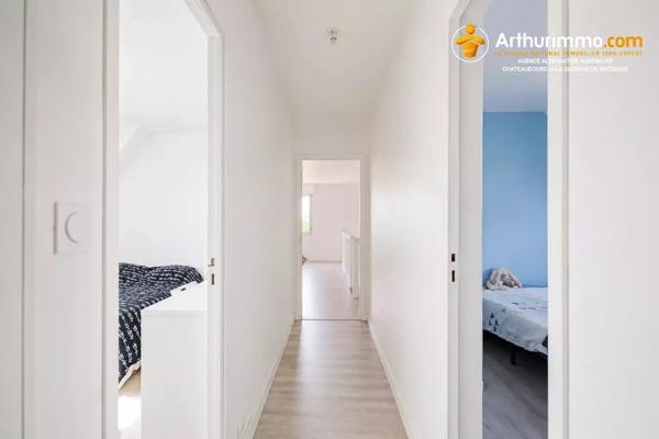 Vente                                                      Maison
                        
                     5 pièces                      155 m2                     à Châteaubourg