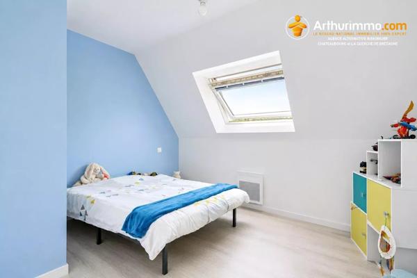 Vente                                                      Maison
                        
                     5 pièces                      155 m2                     à Châteaubourg