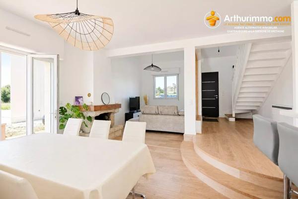 Vente                                                      Maison
                        
                     5 pièces                      155 m2                     à Châteaubourg