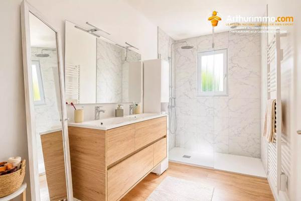 Vente                                                      Maison
                        
                     5 pièces                      155 m2                     à Châteaubourg