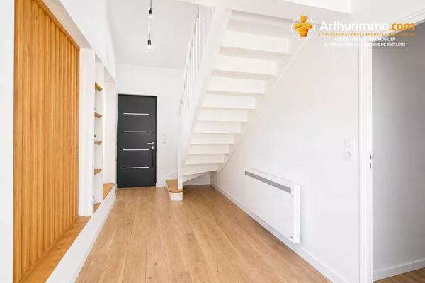 Vente                                                      Maison
                        
                     5 pièces                      155 m2                     à Châteaubourg