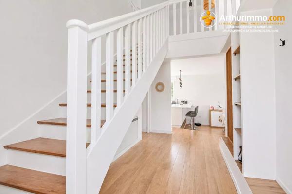 Vente                                                      Maison
                        
                     5 pièces                      155 m2                     à Châteaubourg