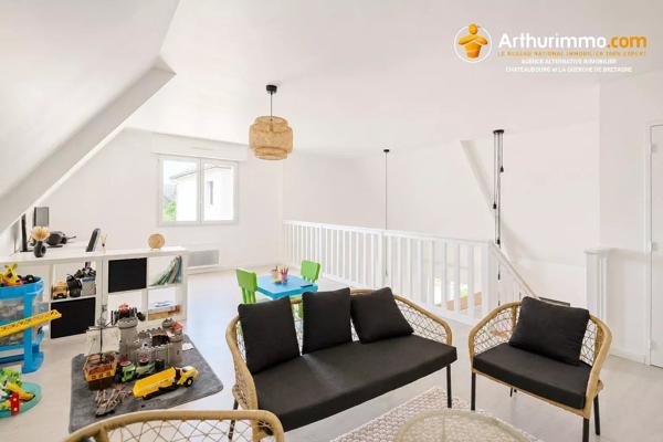 Vente                                                      Maison
                        
                     5 pièces                      155 m2                     à Châteaubourg