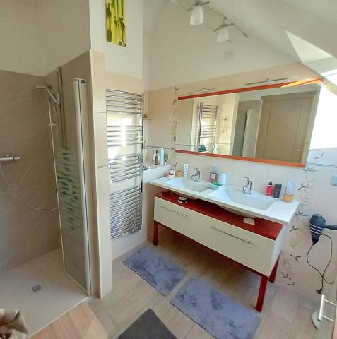 Propriété avec longère en pierres 8 pièces - 5 chambres - terrain 2,5ha