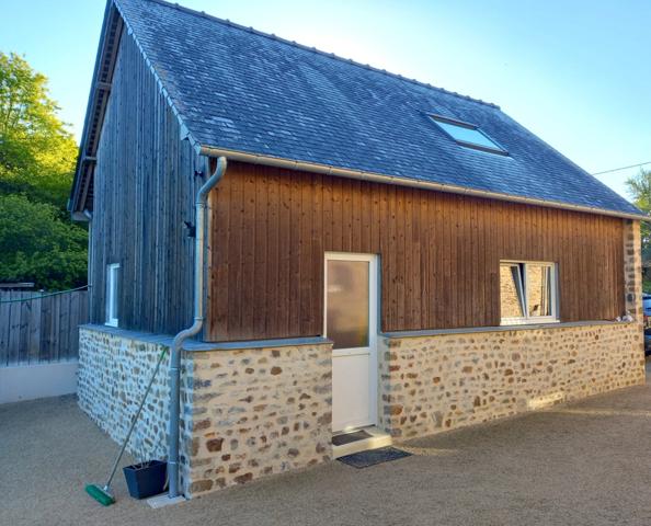 Propriété avec longère en pierres 8 pièces - 5 chambres - terrain 2,5ha