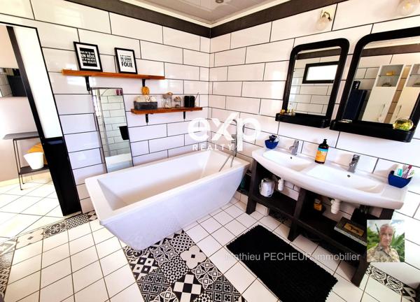 LA POSSESSION / DOS D'ANE / GRANDE MAISON AVEC POTENTIEL