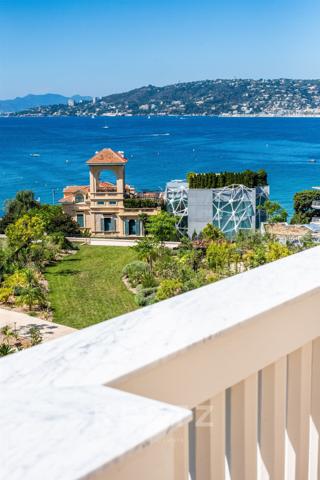 CAP D'ANTIBES : Splendide 4 pièces avec vue mer panoramique