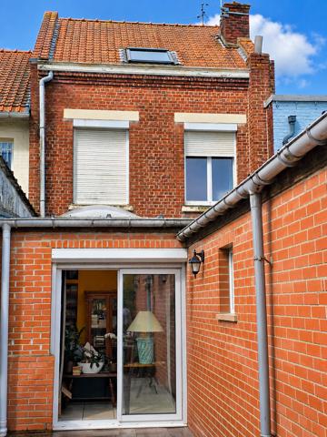 Maison
         5 pièces
        - 150 m² Exclusivité 330 000 € *