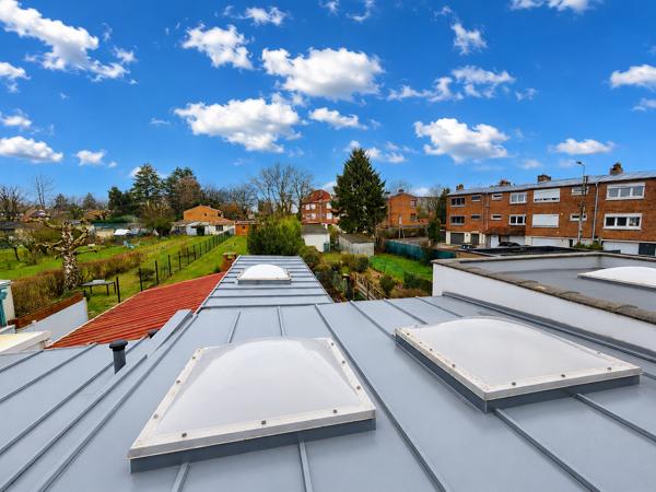 Maison
         5 pièces
        - 150 m² Exclusivité 330 000 € *