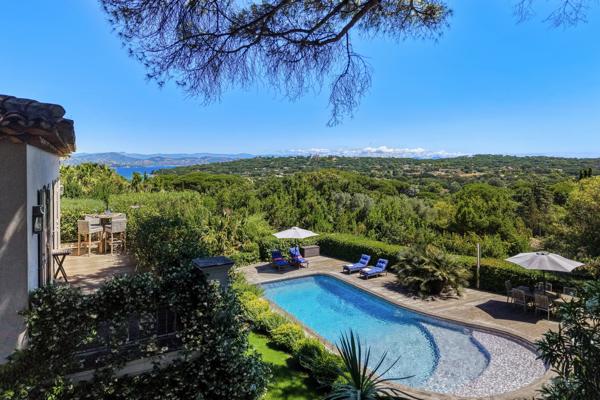 Propriété de charme offrant cinq chambres dans un domaine privé située entre Les Salins et Les Canebiers