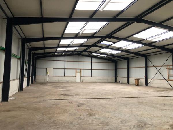 Local d’activite de 525m2 à LANDIVISIAU