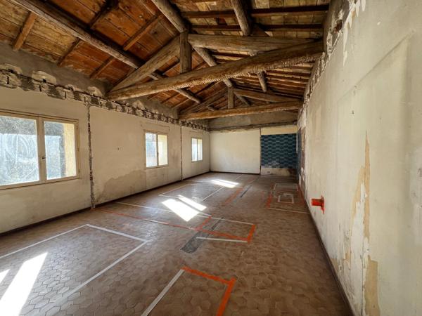 Maison à réhabiliter et imaginer....161m2 sur terrain piscinable