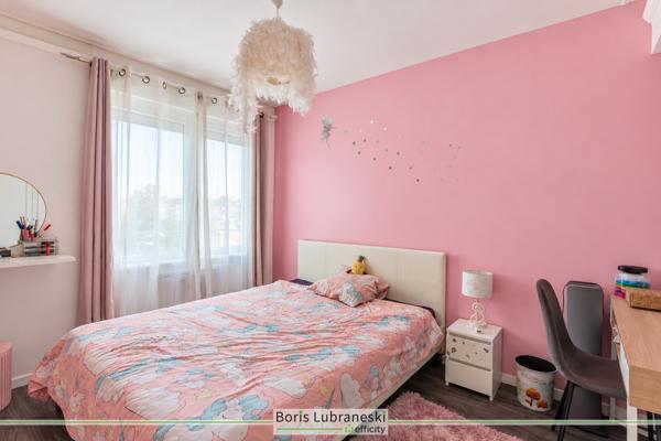 Maison
         9 pièces
        - 191 m² Exclusivité 198 000 €*