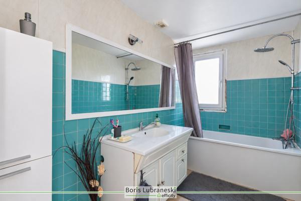 Maison
         9 pièces
        - 191 m² Exclusivité 198 000 €*
